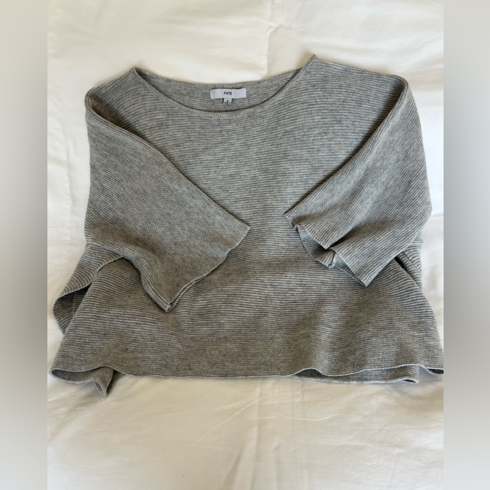 Women's Gray Fate Crop Sweater Size Small